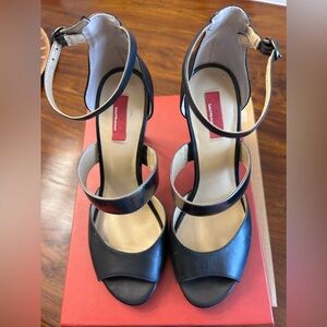 Saks 5th Avenue Red Label-Leather Heels
W/box